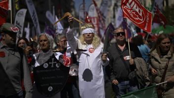 Jueces y fiscales firman la subida de 450 euros al mes mientras los funcionarios esperan a Justicia