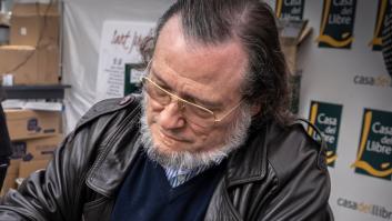 Santiago Niño Becerra desarma en pocos segundos a los jóvenes que alaban el franquismo