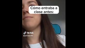 Una profesora muestra cómo entraba antes en clase y cómo entra ahora y el vídeo no deja de verse
