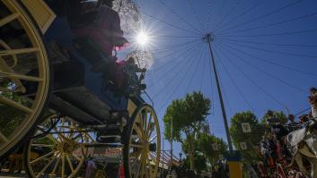 Una niña herida y dos mulos muertos en un incendio en la Feria de Abril de Sevilla