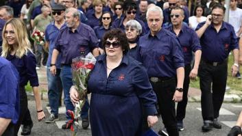 Cerca de 200 falangistas se reúnen para homenajear a Primo de Rivera en su nueva tumba