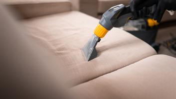 El aspirador de Amazon que se ha hecho viral y deja el sofá como nuevo