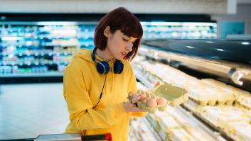 La razón por la que nunca verás huevos en las neveras del supermercado