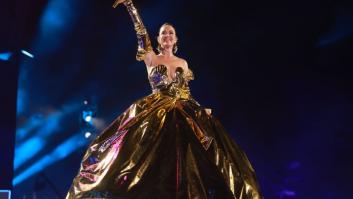 Katy Perry sufre una descarga eléctrica en pleno concierto y muchos fans le dicen que ya es hora de terminar la gira