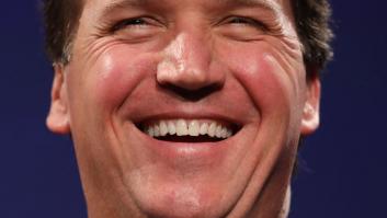 Tucker Carlson, estrella de las 'fake news' en la Fox, relanzará su programa en Twitter