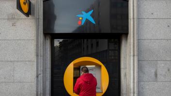 La Caixa inaugura su 'Glovo' para enviar efectivo a tu casa