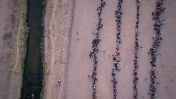 La desesperación en la frontera de los Estados Unidos espera la caída del Título 42