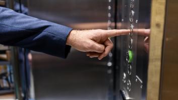 El divertido mensaje de un tiktoker al diseñador de un ascensor que triunfa en la red