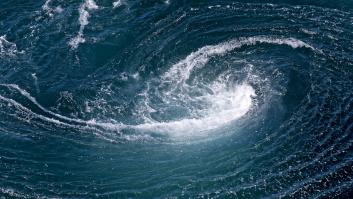 Un barco educativo está atrapado en un gran remolino marino de Canarias