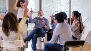 Le anuncian su primera reunión de vecinos y hace hasta bocadillos, lo que pasa después es digno de una escena de ANHQV