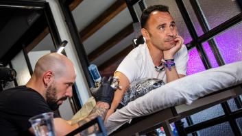 Los dos tatuajes que Roberto Sotomayor (Podemos) se ha hecho en la campaña y que ni habías visto