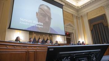 Condenan a 18 años de cárcel al fundador de Oath Keepers por el asalto al Capitolio