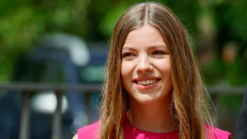 Todos a una: la familia real habla con la ropa en la confirmación de la infanta Sofía