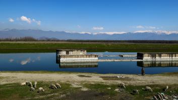 Un funcionario ordena vaciar un pantano para recuperar su móvil