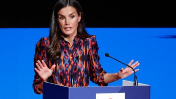 Letizia se lanza a hablar en ucraniano en un acto de la Cruz Roja