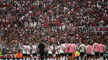 Tragedia en Argentina: un aficionado se precipita al vacío y muere en el acto durante un partido de River Plate
