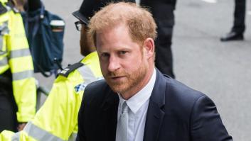 El príncipe Harry afirma que encontró un dispositivo de localización en el coche de una exnovia