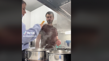 Rompe los espaguetis delante de su marido italiano y la reacción de él hay que verla