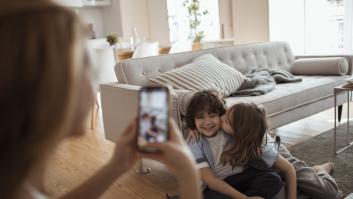 Esta es la multa por no borrar las fotos de los hijos en internet