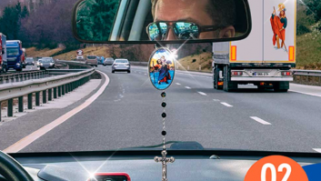 Los obispos animan a conductores a rezar antes del viaje, sin "convertir el vehículo en una capilla"