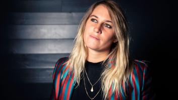 La cantante que enseñó los pechos en un concierto denunciará al policía que la interrumpió