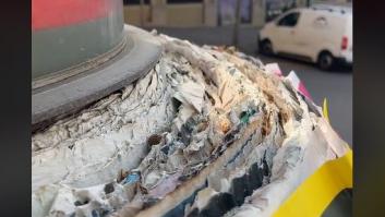 Un usuario de TikTok muestra cómo se han acumulado con los años estos carteles publicitarios