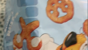 Se encuentra esta bolsa de patatas en Bélgica y se acuerda rápidamente de los catalanes