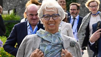 Lagarde subirá los tipos de interés "lo que sea necesario" mientras el ahorro de los hogares sigue cayendo