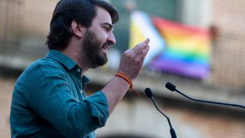 Isaías Lafuente se sale de su tono habitual y alza la voz tras ver lo que ha dicho Gallardo sobre la bandera LGTBI