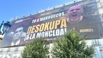 Quién está detrás de la lona que Desokupa ha colgado en Madrid contra Pedro Sánchez