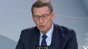 Una experta en protocolo se fija en lo que ha hecho Feijóo en su minuto de oro y es de traca