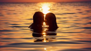 Cuatro consejos para practicar sexo en la ducha, el mar o la piscina