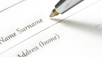 La RAE aclara cuál es la forma correcta de escribir apellidos compuestos