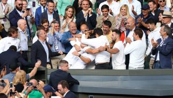 Lo que hace Hugh Jackman mientras Alcaraz celebra en la grada no pasa para nada desapercibido