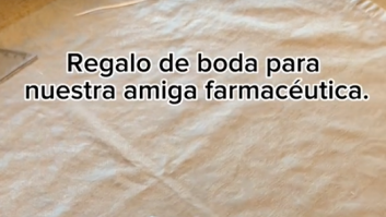 El regalo de boda que le hacen a una amiga farmacéutica es digno de estar en un museo