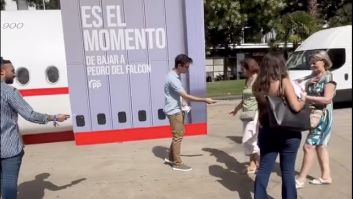 NNGG graba un vídeo repartiendo propaganda y lo que hace una señora vuelve loco a medio Twitter