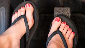 La Guardia Civil dice MUY claro si te multarán por conducir con chanclas: no es lo que muchos creían