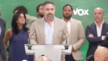 Un experto en comunicación no verbal define lo que dice esta imagen de Abascal en una palabra