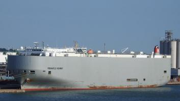 Un carguero con 3.000 coches se incendia frente a Países Bajos: hay un muerto y varios heridos