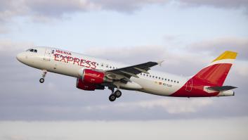 Iberia abre al público el gigantesco hangar 6