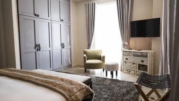 Se va de vacaciones con su familia y alucina con lo que hace su padre en el hotel