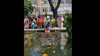 Se mete en el agua para rescatar un iPhone... y el final no se vio venir
