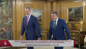 Felipe VI pregunta "qué tal" a Aitor Esteban (PNV) y su respuesta hace partirse de risa al rey