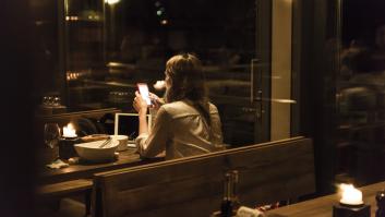 Es invitada a un restaurante a cambio de publicidad y ojo a lo que ocurre al final: hay debate