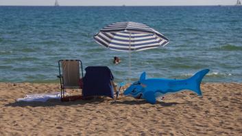 A un paso de España los turistas huyen de las playas por los desorbitantes precios de las sombrillas y tumbonas