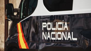 Un policía nacional en prácticas salva a una bebé de un mes que se había atragantado