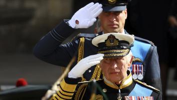 Un año sin Isabel II: las debilidades y fortalezas de su sucesor, Carlos III
