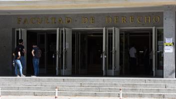 Compara las "pintadas" que hay en la facultad de Derecho con las de Filosofía: para todos los gustos