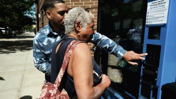 Ponen máquinas expendedoras en la calle con el antídoto de la 'droga zombie'