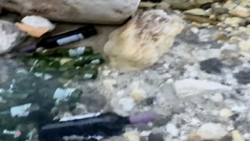 Se encuentran esto en un río y se sorprenden tanto que acaban preguntando qué hacer